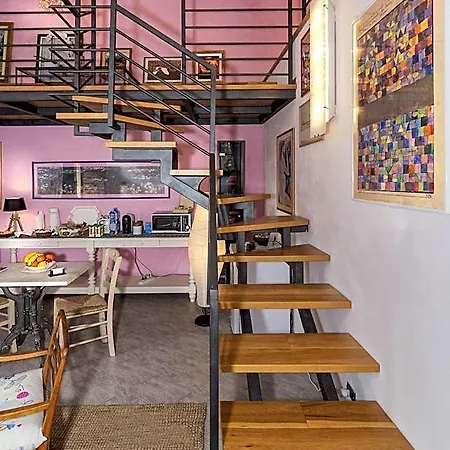 Queen Bed & Breakfast